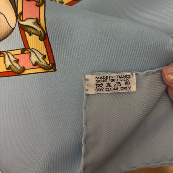 Hermès Scarf - Picture 2 of 2